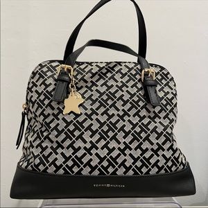 NWOT Tommy Hilfiger Purse